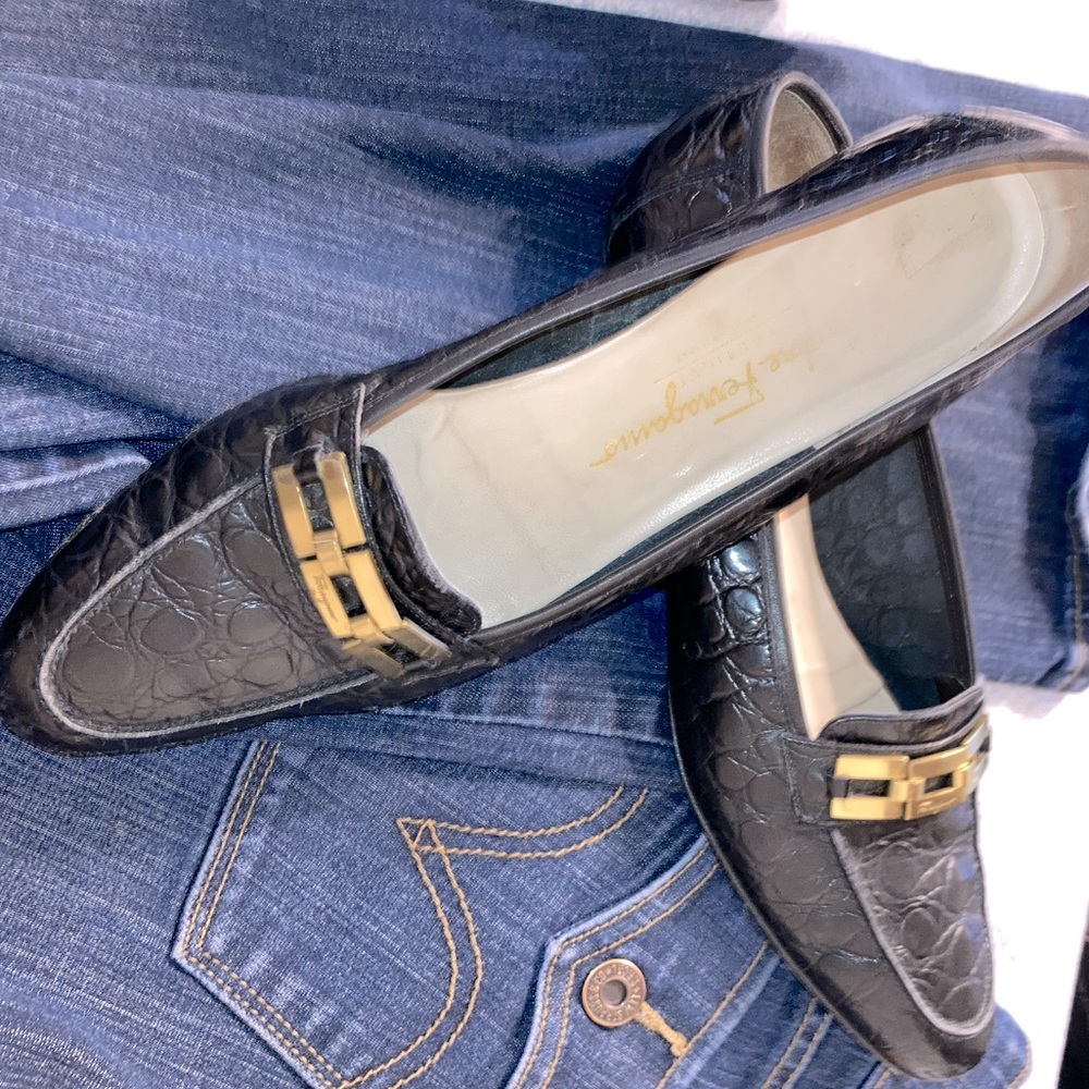 Navy Leather Salvatore Ferragamo Vintage Loafers Made in Italy women’s size 8.5